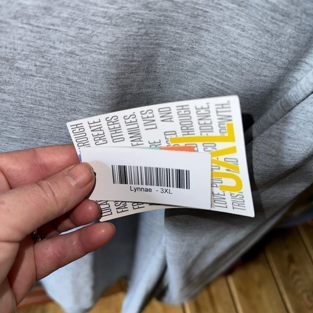 Lularoe‎ 3x sport  light grey long sleeve Lynnae top. NWT. - Picture 2 of 5
